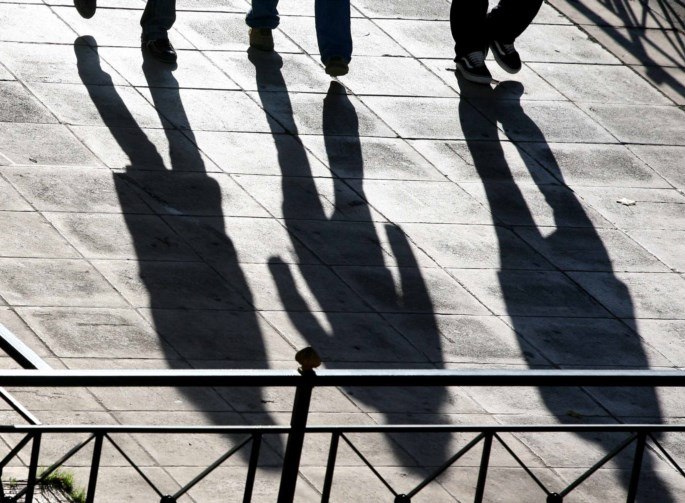 Άγρια συμπλοκή ανηλίκων σε αστικό λεωφορείο στην Πετρούπολη: 16χρονος μαχαίρωσε 15χρονο