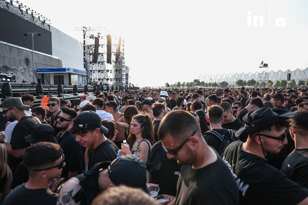 Ο ΛΕΞ εντυπωσιάζει στο ΟΑΚΑ με μια sold out συναυλία του καλοκαιριού