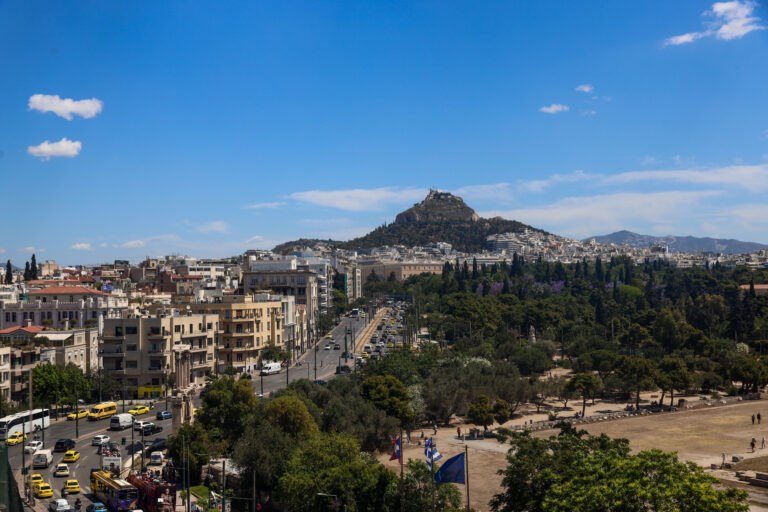 Κλείνει ο λυκαβηττός λόγω αυξημένου κινδύνου πυρκαγιάς – Σε επιφυλακή ο δήμος Αθηναίων