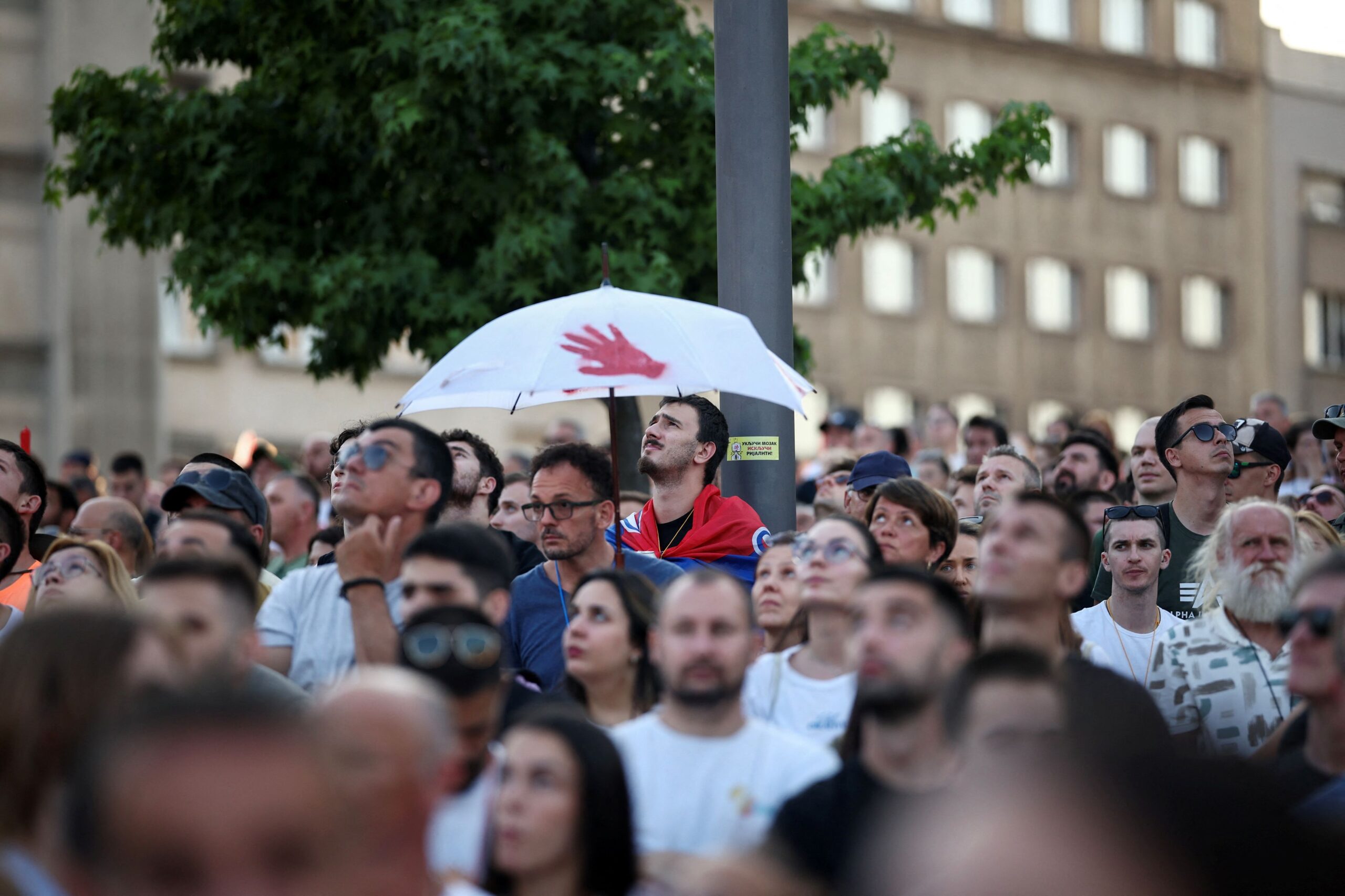 Δεκάδες χιλιάδες διαδηλωτές στη Σερβία ζητούν πρόωρες εκλογές: Δεν είμαστε το πρόβλημα, είμαστε η συνέπεια