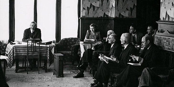 Ρατσιστικός νεοφιλελευθερισμός: Η συμμαχία πολιτικών και ιδεών που επηρεάζουν τη σύγχρονη πολιτική σκηνή