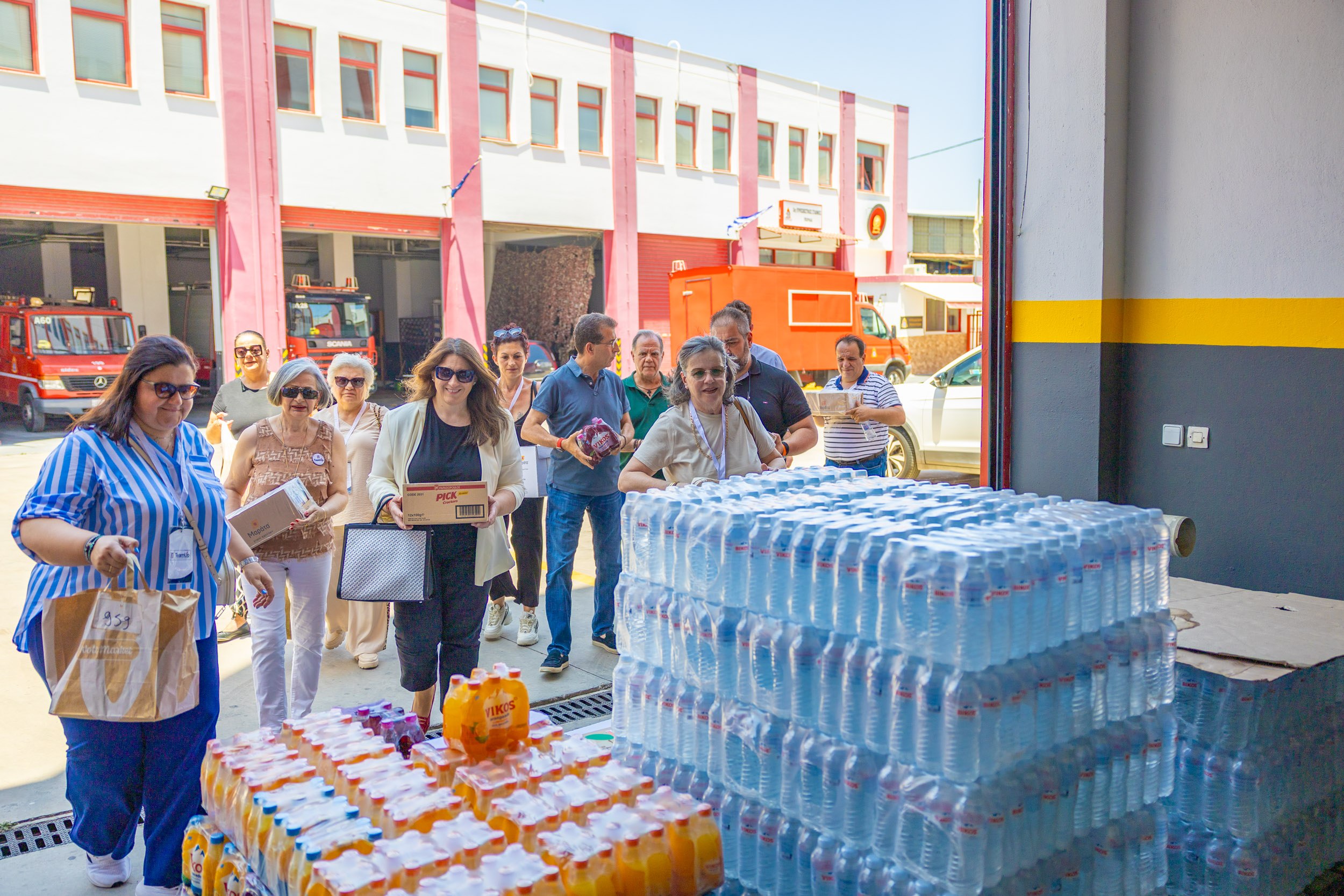 Στήριξη του δήμου Πειραιά προς πυροσβέστες και εθελοντές