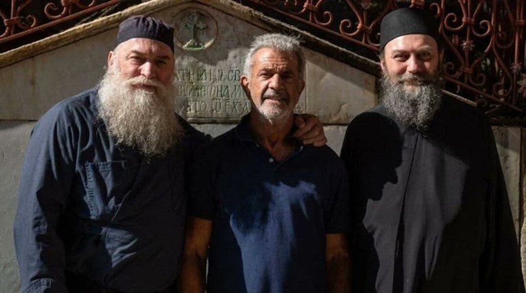 Μελ Γκίμπσον: Αγιασμός και παραμονή στο Άγιον Όρος – Πόσος χρόνος θα περάσει στο μοναστήρι