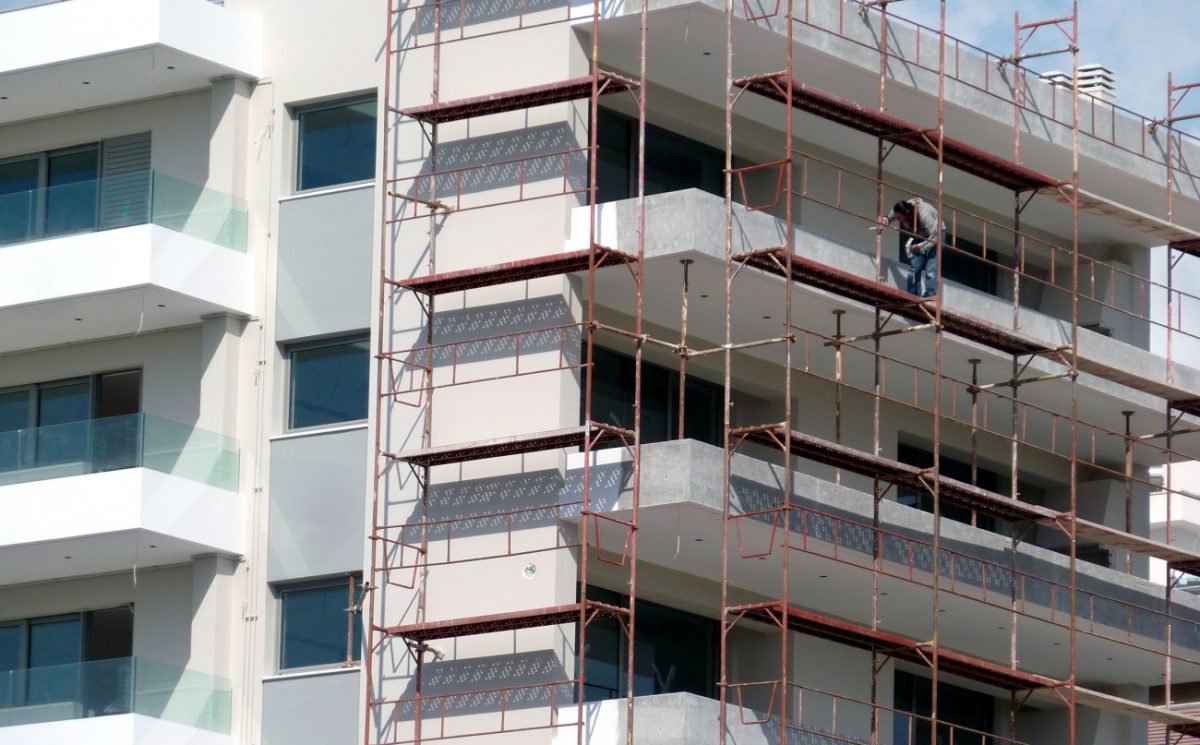 Μείωση των οικοδομικών αδειών λόγω της απόφασης του Συμβουλίου της Επικρατείας για τα μπόνους του Νέου Οικοδομικού Κανονισμού