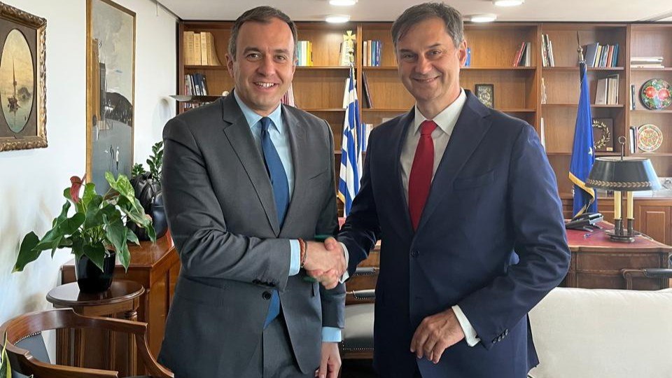 Ολοκληρώθηκε η τελετή παράδοσης των υφυπουργών Εξωτερικών Χατζηβασιλείου και Θεοχάρη