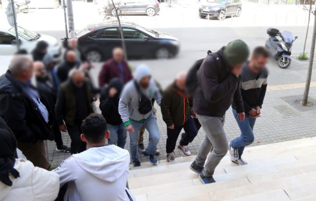 Θεσσαλονίκη: Από αύριο στον ανακριτή οι 39 συλληφθέντες των δύο κυκλωμώτων αρχαιοκαπηλίας