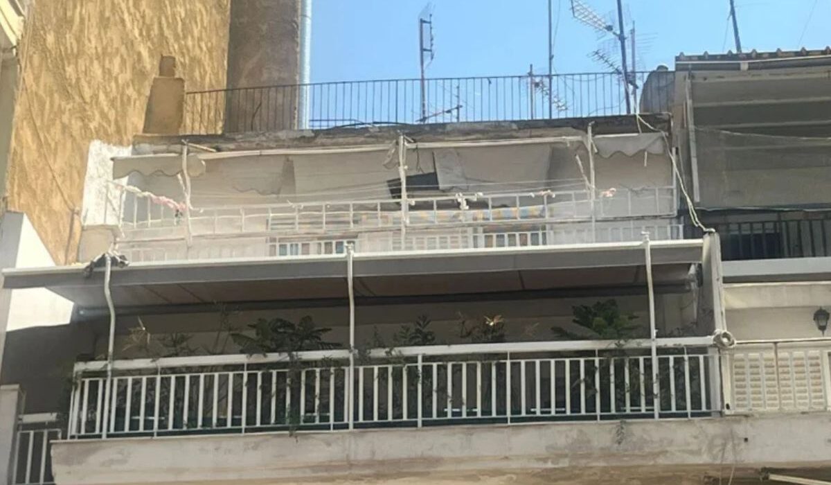 Θεσσαλονίκη: Σοκάρει το βίντεο με το μωρό που κλαίει απαρηγόρητο στο μπαλκόνι ενώ οι γονείς κοιμούνται
