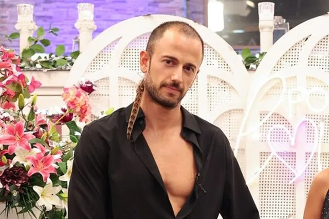 Νίκος Πελετιέ: Συνελήφθη ο νικητής του Power of Love για σεξιστικό λόγο και υποκίνηση βίας – Το βίντεο για το οποίο έγινε καταγγελία