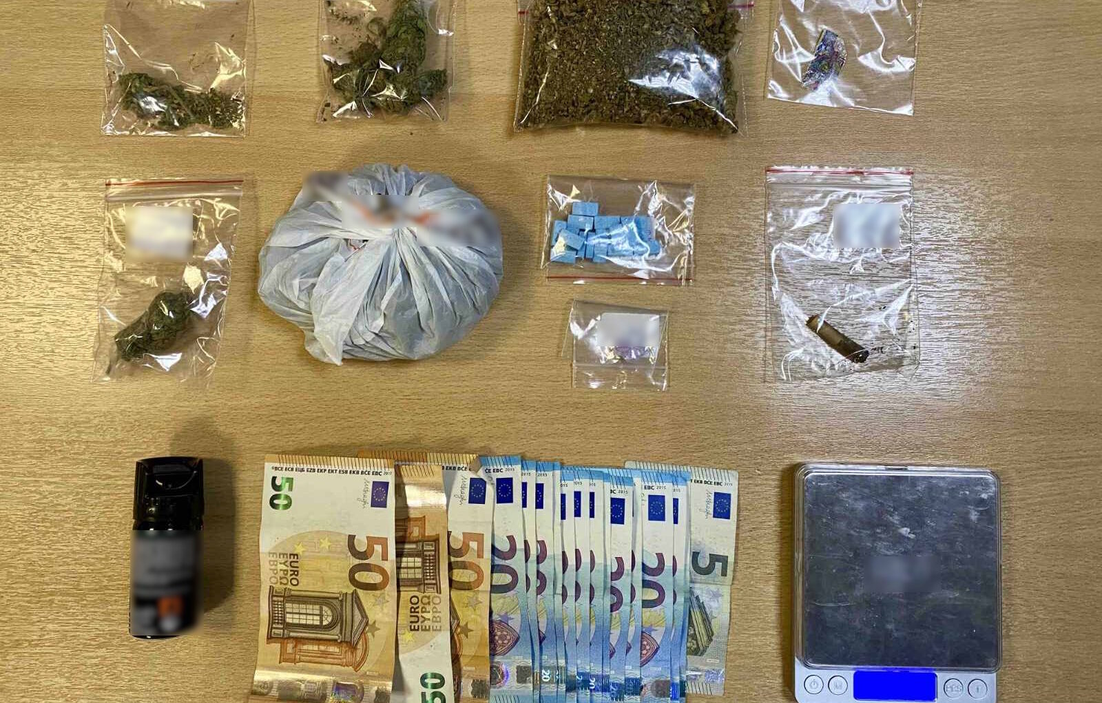 Πιερία: Σύλληψη γυναίκας για διακίνηση ναρκωτικών – Κατασχέσεις κάνναβης, χαπιών και μετρητών