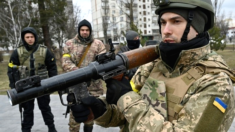 Νέο σχέδιο Τραμπ για στρατιωτική βοήθεια στην Ουκρανία με «επιθετικά» όπλα