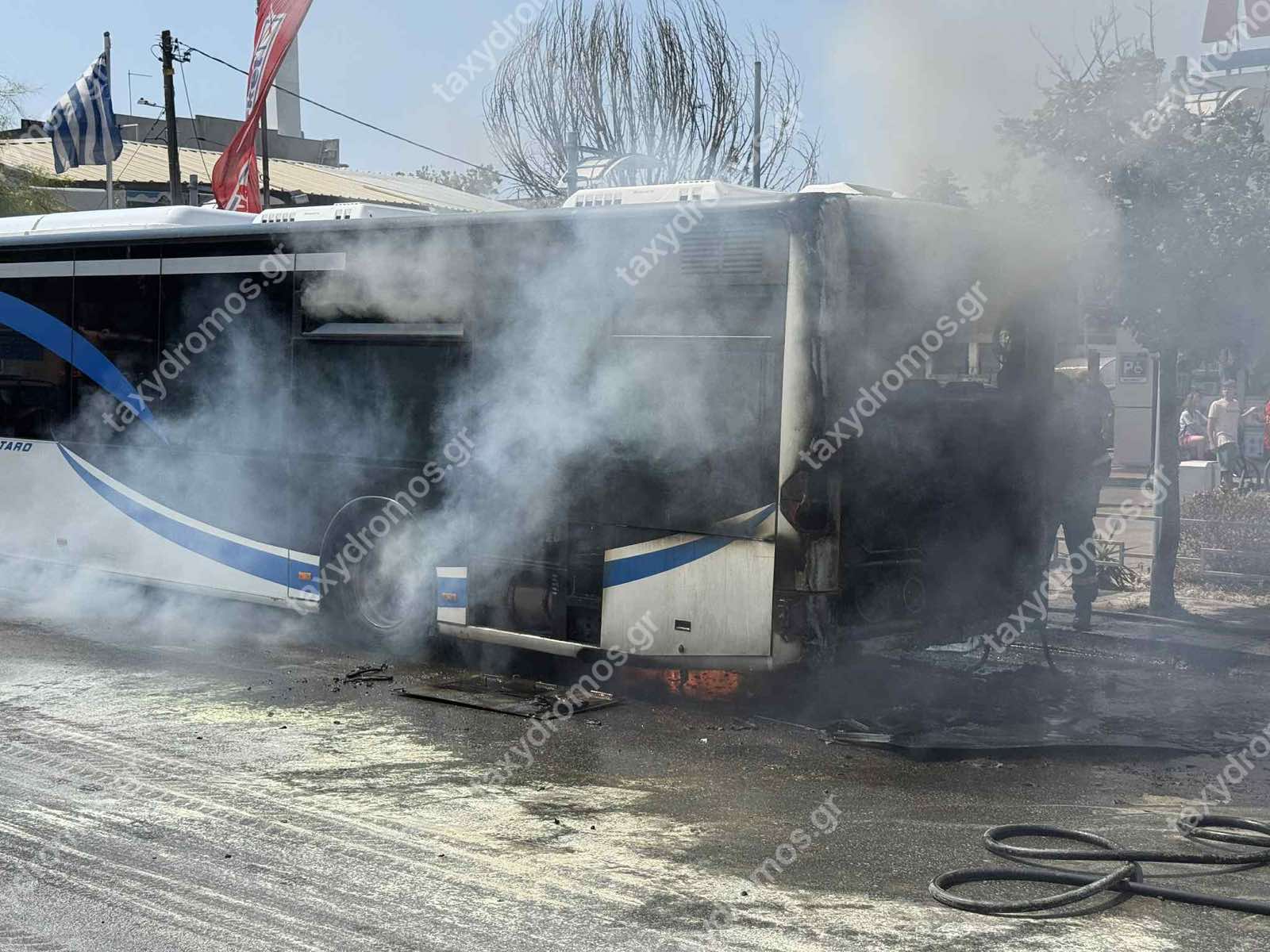 Βόλος: Λεωφορείο τυλίχτηκε στις φλόγες
