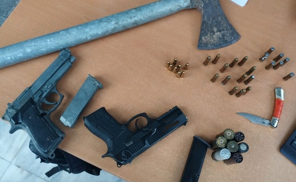 Δήμος Δέλτα: Συνελήφθη 61χρονος που απείλησε με πιστόλι την 49χρονη πρώην γυναίκα του – Του κατασχέθηκαν όπλα και τσεκούρι