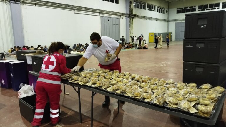 Χανιά: Στο πλευρό των 800 μεταναστών στην Αγυιά οι εθελοντές του Ερυθρού Σταυρού και ο Συνεταιρισμός Φαρμακοποιών
