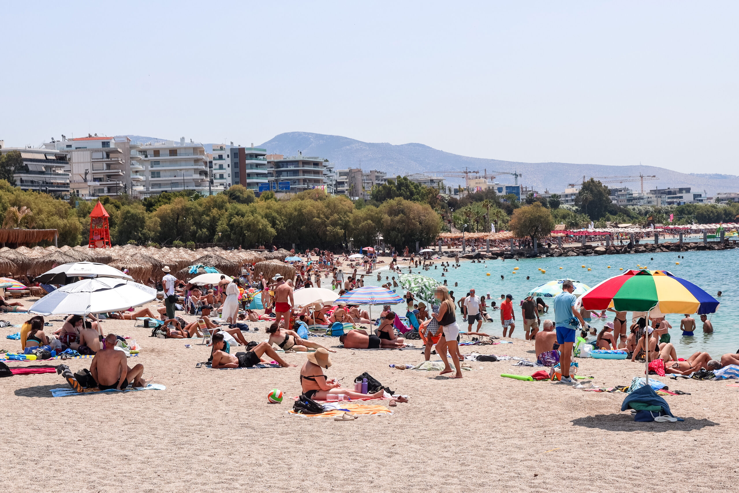 Άγρια επίθεση σε παραλία του Αλίμου: Σύρος δάγκωσε Ισραηλινό τουρίστα και του έκοψε το αυτί