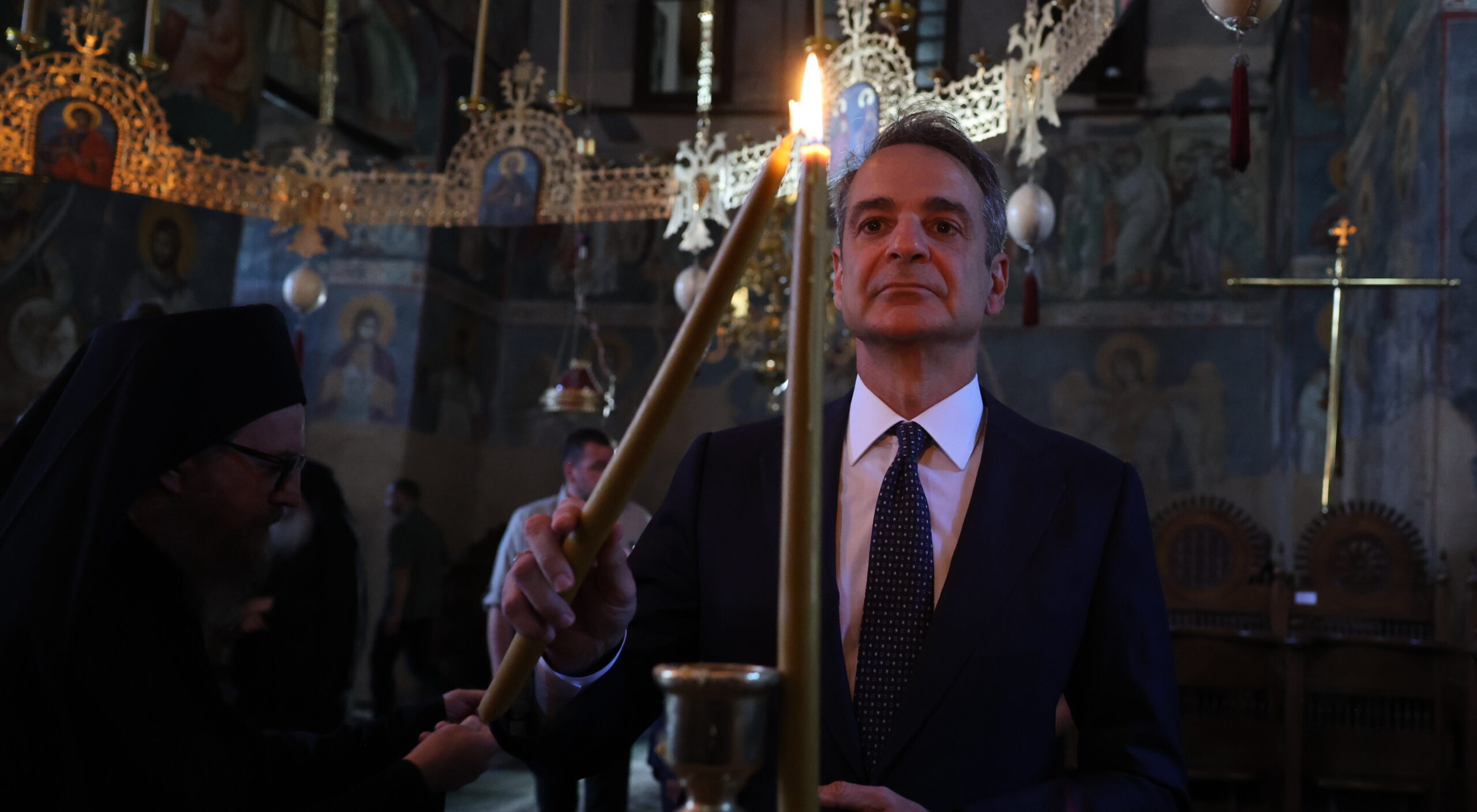 Ο Μητσοτάκης στο Άγιον Όρος: Ασπάστηκε την εικόνα «Άξιον Εστί» και του έψαλαν – «Στηρίζω την πνευματική αποστολή σας»