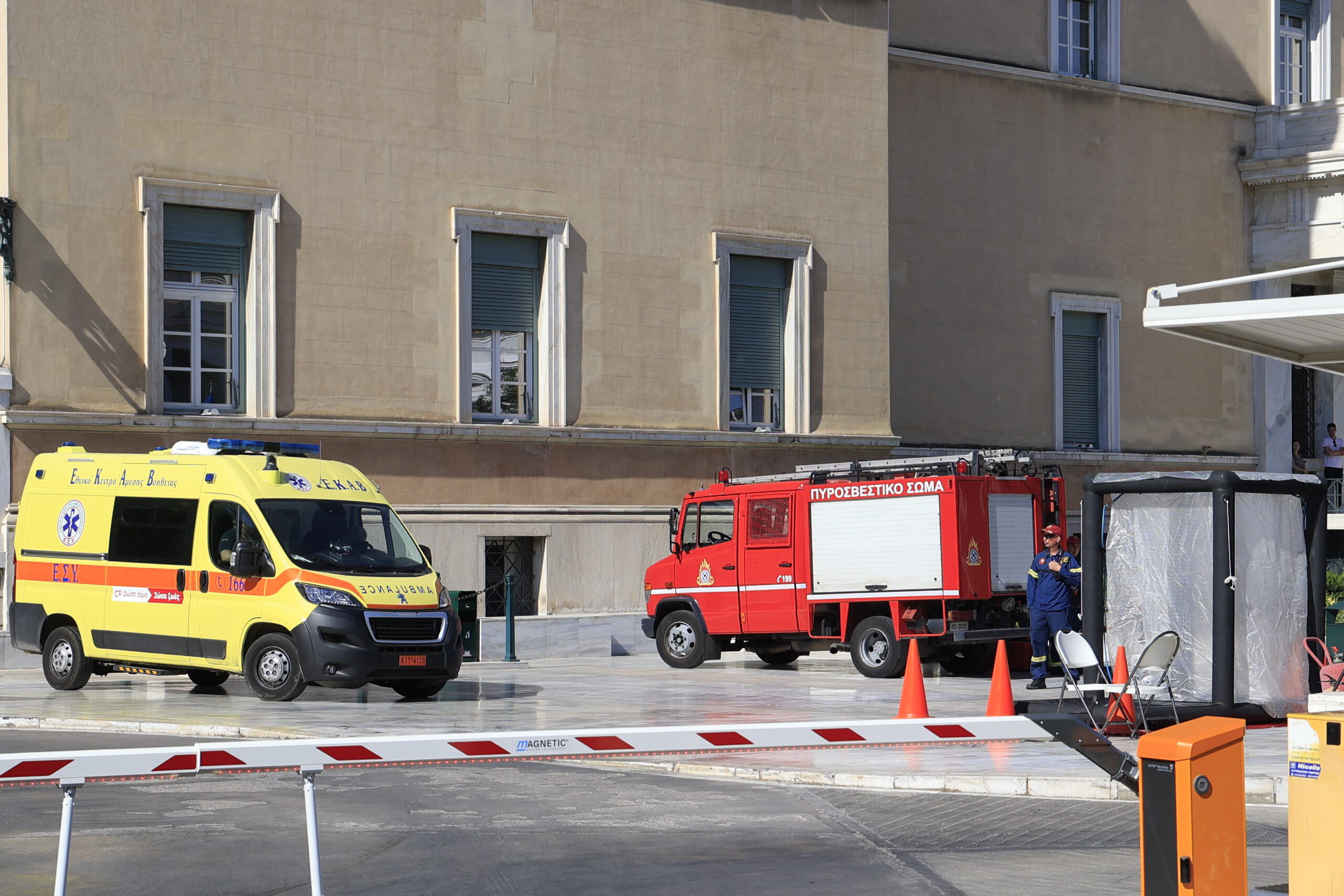 Συναγερμός στο Κοινοβούλιο: Ύποπτος φάκελος με σκόνη στην αλληλογραφία της Βουλής