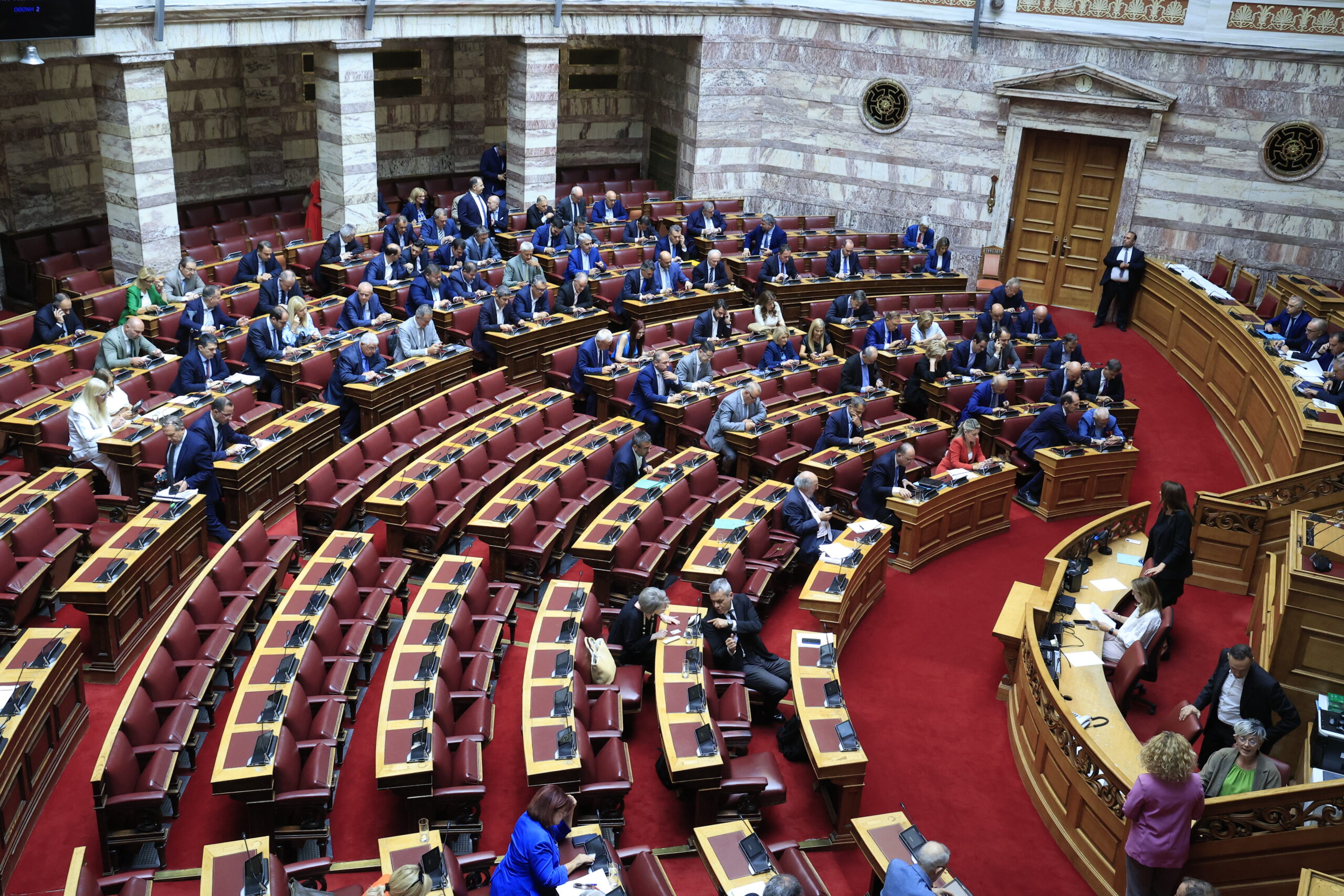 Πλεύρης: «Τέρμα το παραμύθι με τις μωρομάνες» – Ψηφίστηκε η τροπολογία για το μεταναστευτικό με 177 «ναι»