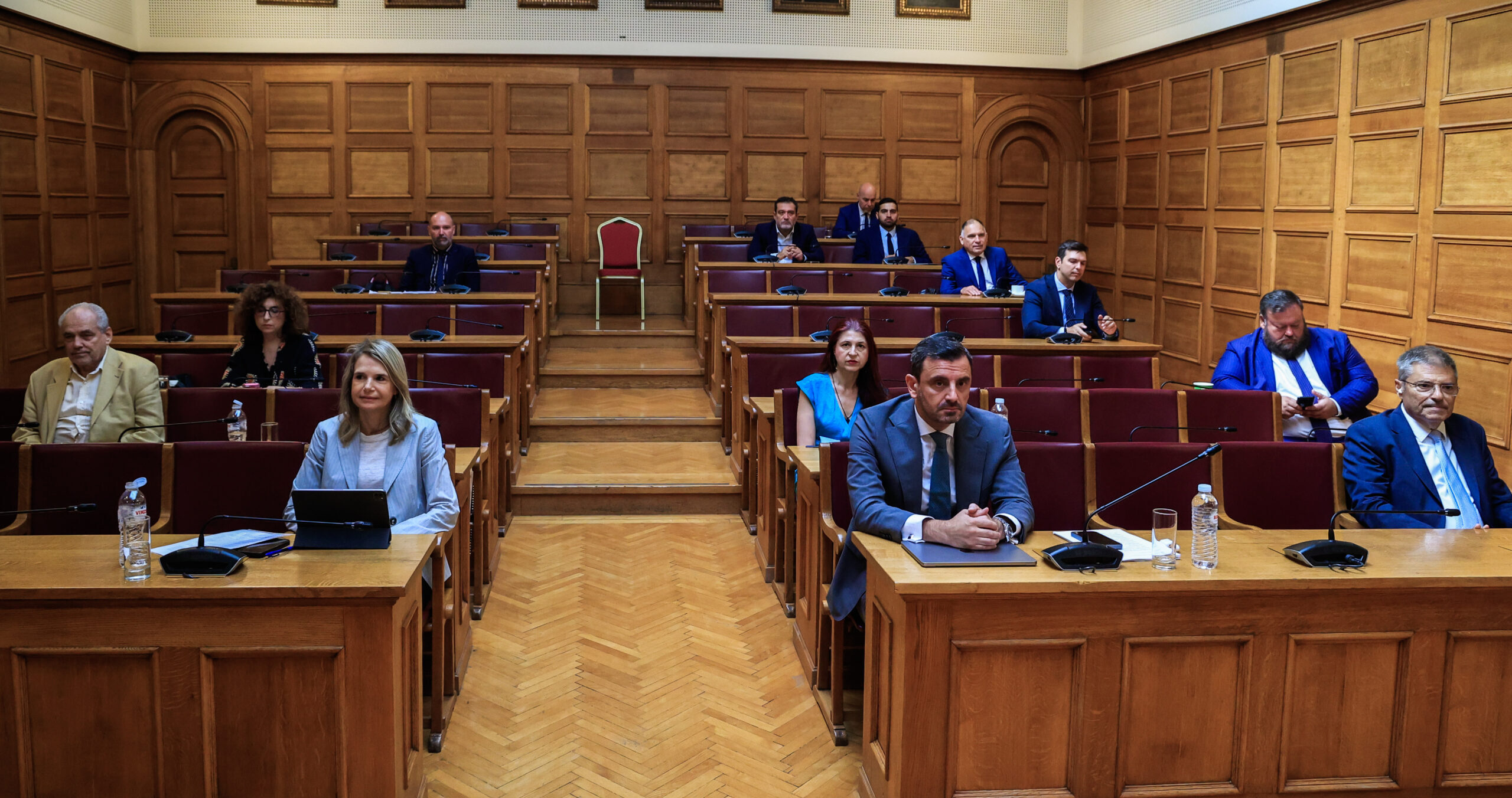 Προκαταρκτική για Καραμανλή: Αποχώρησαν οι βουλευτές ΠΑΣΟΚ και ΣΥΡΙΖΑ από την Επιτροπή – Απείχε το ΚΚΕ