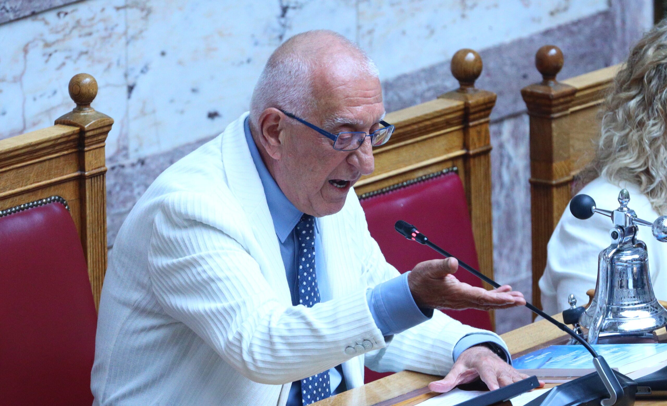 Κακλαμάνης κατά Κωνσταντοπούλου: Στην Επιτροπή Δεοντολογίας οι παρεμβάσεις της μετά το “σόου” στην Ολομέλεια