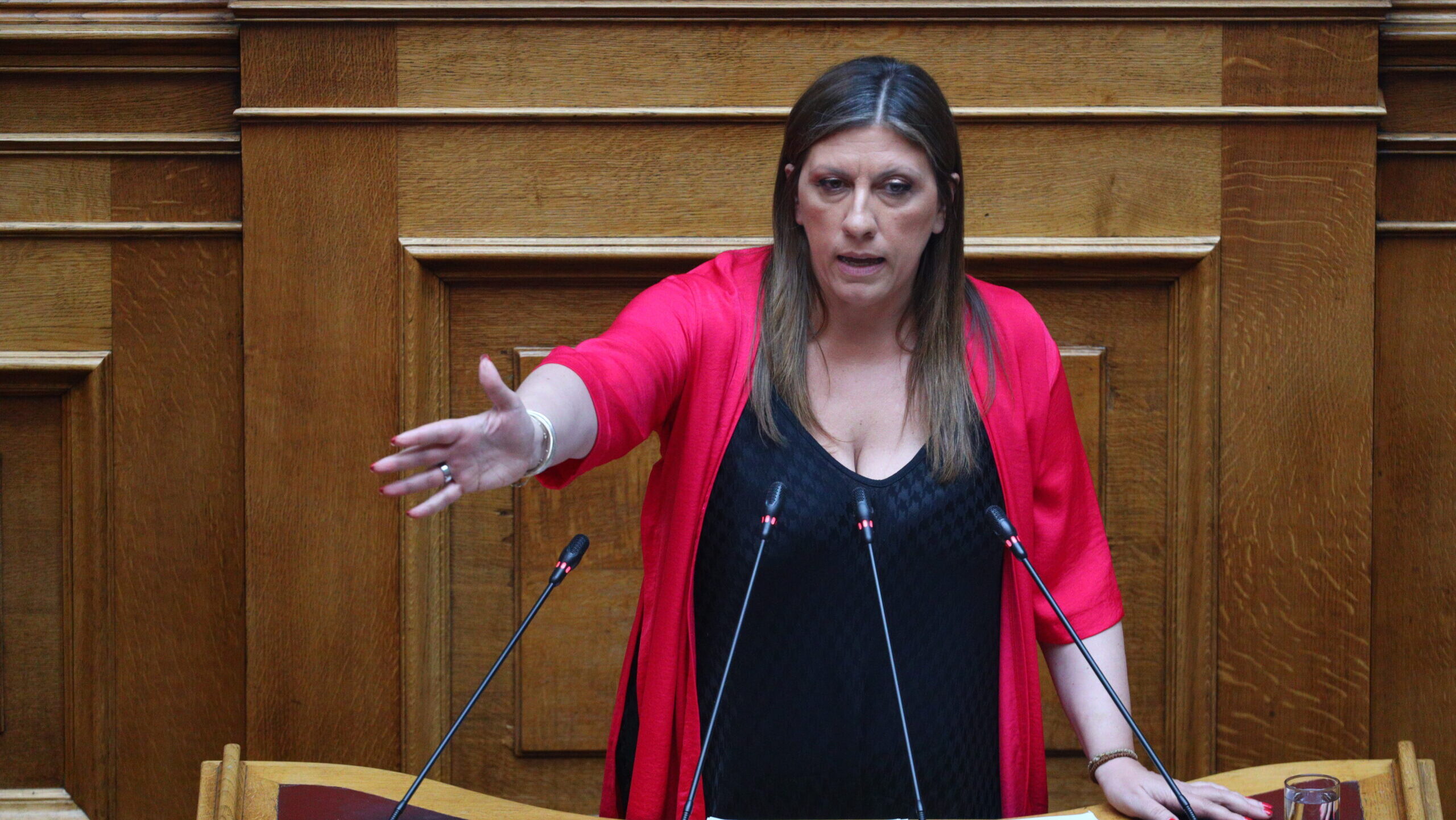 Ένταση Κωνσταντοπούλου – Φλώρου στη Βουλή για υβριστικούς χαρακτηρισμούς: Την είπε «ξεφτιλισμένη», αυτή άκουσε «μαλ@@@@@η»
