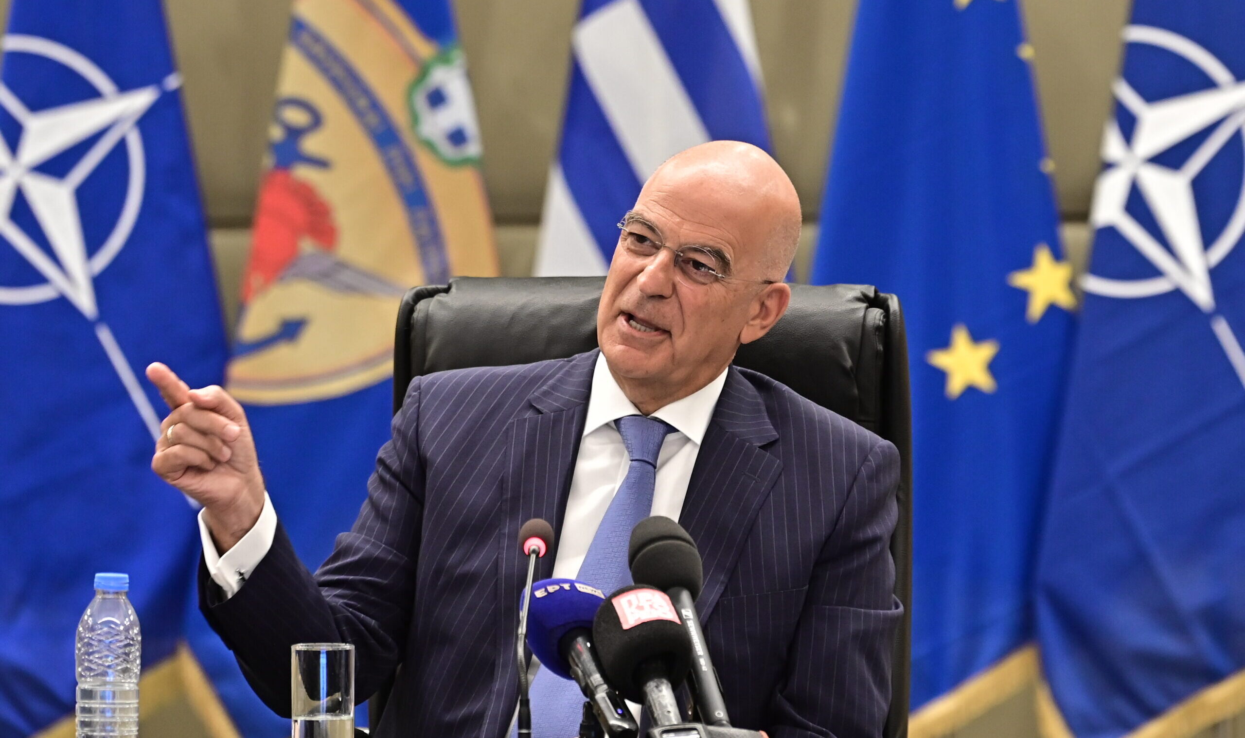 Δένδιας: Νέα εποχή για τις Ένοπλες Δυνάμεις – Θητεία μόνο στον Στρατό Ξηράς, αύξηση του μισθού των στρατευμένων έως 100€