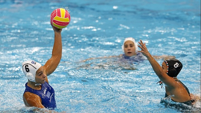 Η εθνική υδατοσφαίρισης γυναικών φέρνει χρυσό μετάλλιο