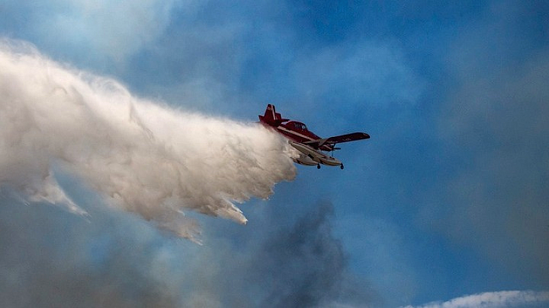 Συνεχιζόμενη μάχη με τις φλόγες στην Αμαλιάδα: Επίγειες και εναέριες δυνάμεις δραστηριοποιούνται στο Γεράκι