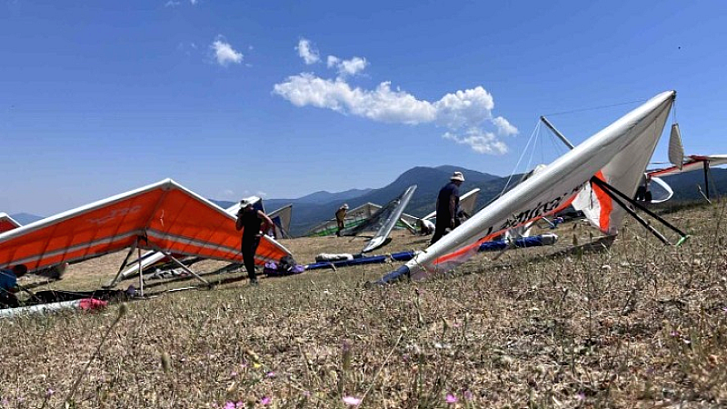 Κορυφαίοι αγώνες αλεξίπτωτου πλαγιάς στην Καστανιά Σερβίων από 5 έως 12 Ιουλίου