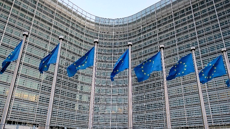 ΕΕ και ΗΠΑ: Σύντομα σε συμφωνία για 15% δασμούς στα ευρωπαϊκά προϊόντα