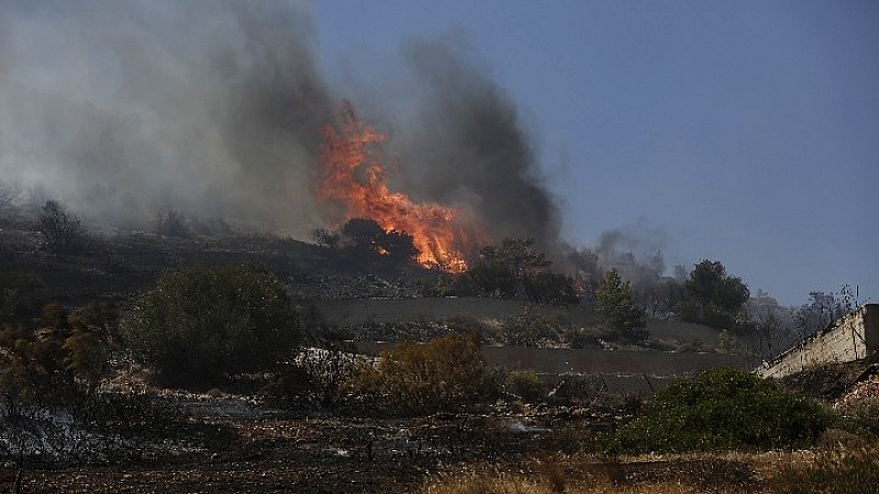 Πυρκαγιά στο Κορωπί: Σημαντική πρόοδος στην κατάσβεση