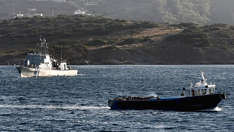 Συντονισμένες επιχειρήσεις διάσωσης αλλοδαπών στα Καλούς Λιμένες και Γαύδο – Μεταφορά 112 αλλοδαπών στον Πειραιά