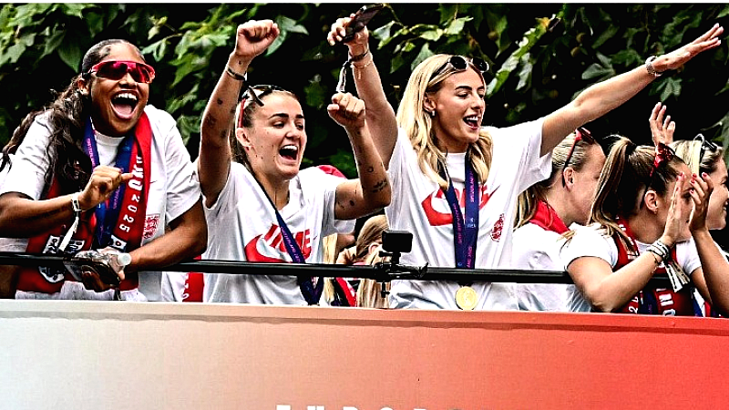 Euro 2025: Ενθουσιασμός και πανηγύρια για την Εθνική Γυναικών της Αγγλίας στο Λονδίνο