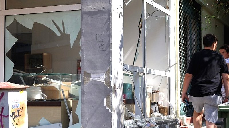 Σοκαριστική έκρηξη στις Συκιές: Βόμβα τοποθετήθηκε έξω από το φρεάτιο του ασανσέρ