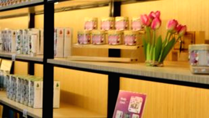 Κίνδυνοι για την υγεία από τα καλλυντικά dupes που πωλούνται online