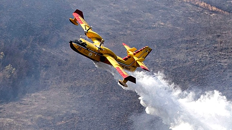 Η Ιταλία στέλνει δύο Canadair στην Ελλάδα για την αντιμετώπιση των πυρκαγιών