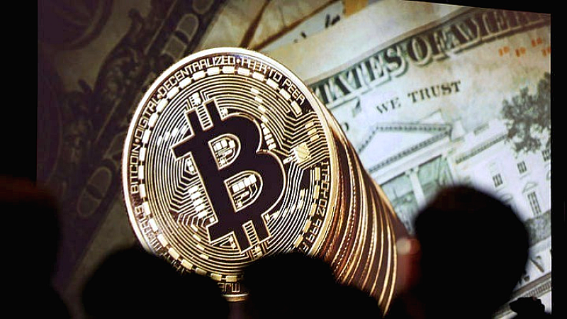 Ραγδαία αύξηση της τιμής του bitcoin, ξεπέρασε τα 123.000 δολάρια