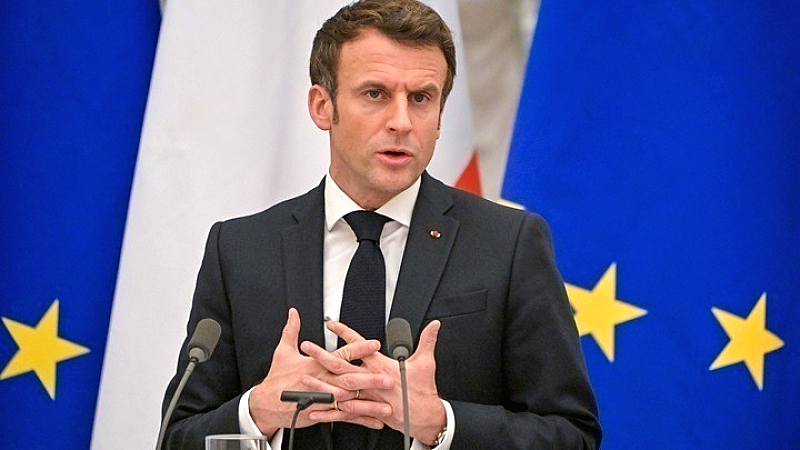 Μακρόν: Η ΕΕ πρέπει να υπερασπιστεί τα συμφέροντά της από τους δασμούς του Τραμπ
