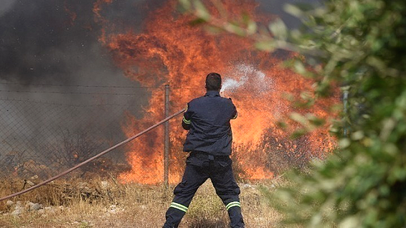 Κάρυστος: Σημαντικές προσπάθειες για την κατάσβεση της φωτιάς και την προστασία των κατοίκων