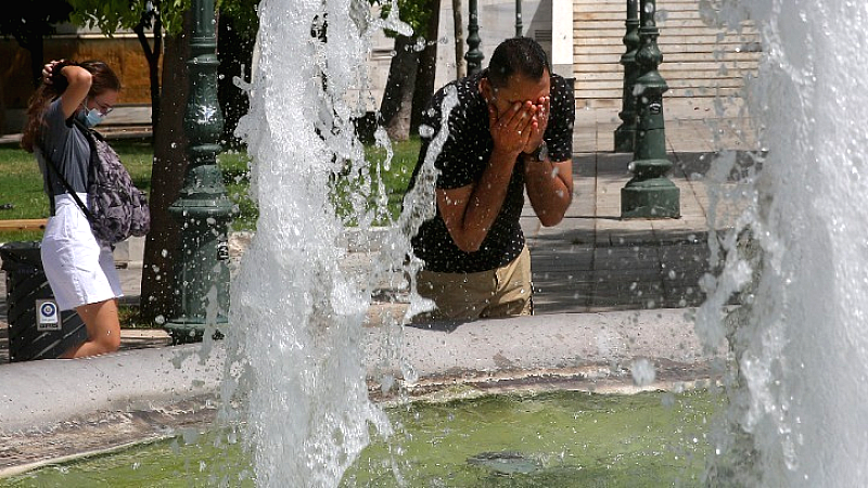 Μέτρα δροσιάς στη Θεσσαλονίκη: Κλιματιζόμενοι χώροι και δωρεάν μπάνια στη θάλασσα