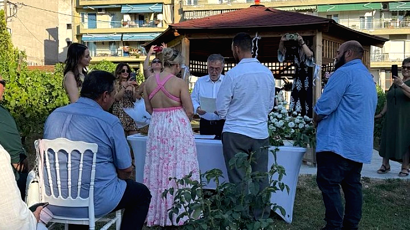 Ο πρώτος πολιτικός γάμος στον αστικό αμπελώνα της Θεσσαλονίκης