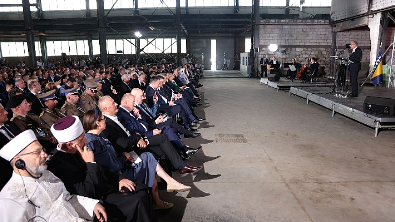 Οι Βόσνιοι τιμούν τη μνήμη των θυμάτων της γενοκτονίας στη Σρεμπρένιτσα, 30 χρόνια μετά