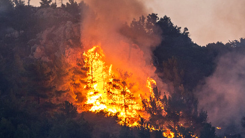 Πολύ υψηλός κίνδυνος πυρκαγιάς σε 10 περιφέρειες αύριο