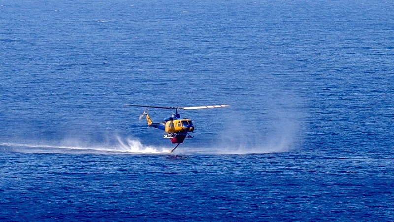 Πυροσβεστικό αεροσκάφος προσθαλασσωμένο στο Βραχάτι Κορινθίας – Σε καλή κατάσταση τα δύο μέλη του πληρώματος
