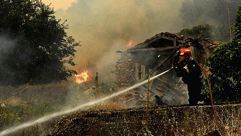 Ενισχύονται οι δυνάμεις πυρόσβεσης στην Άσσηρο λόγω της φωτιάς