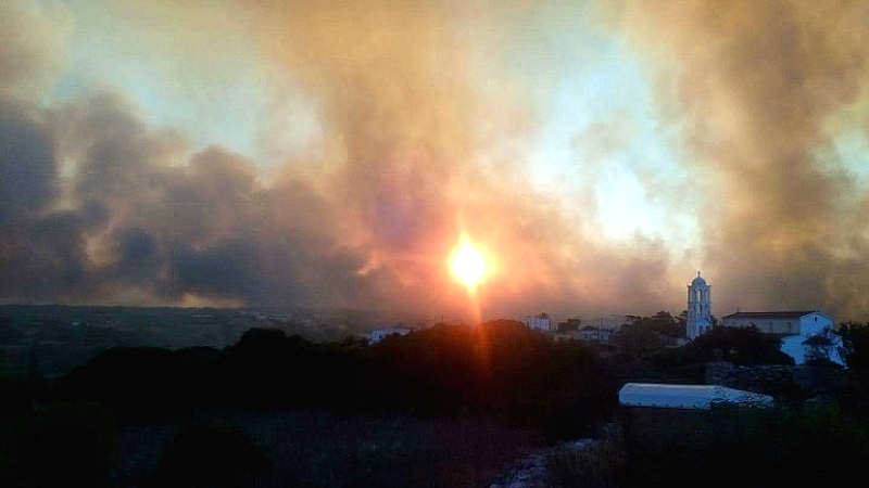 Πυρκαγιά σε εξέλιξη στα Κύθηρα – Μήνυμα εκκένωσης από το 112 για την περιοχή Πιτσινάδες