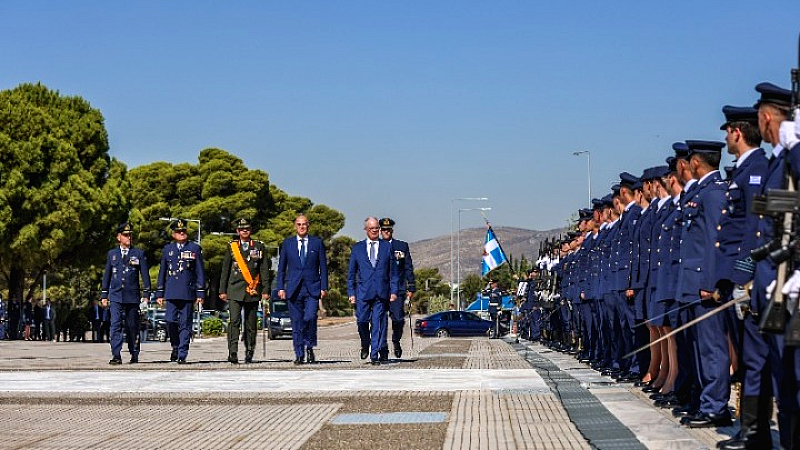Ο Ν. Δένδιας παρών στην ορκωμοσία των νέων ανθυποσμηναγών της Πολεμικής Αεροπορίας