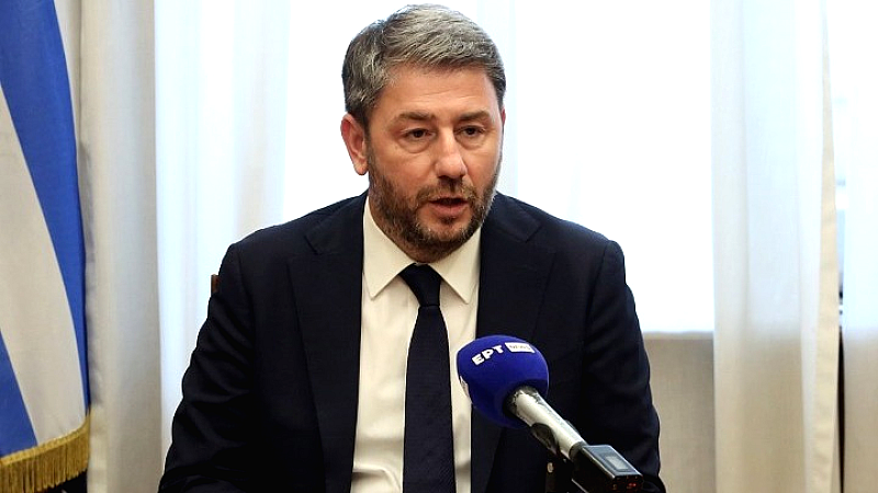 Επίσκεψη του Νίκου Ανδρουλάκη στους πυρόπληκτους οικισμούς της Ιεράπετρας