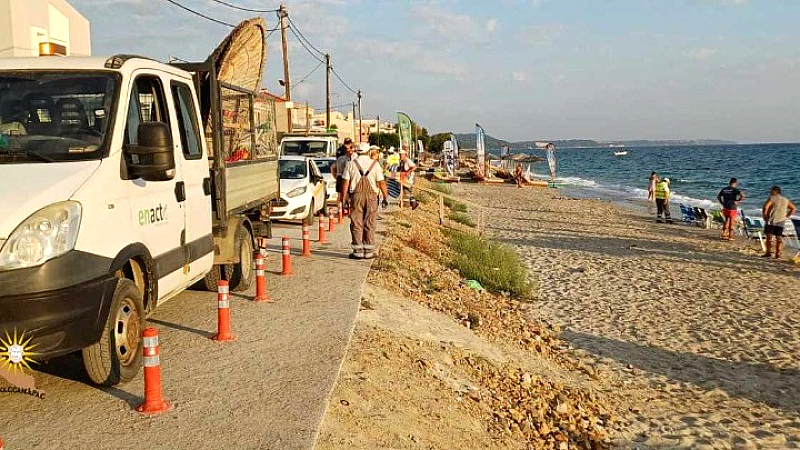 Συνεχίζεται η απομάκρυνση ομπρελών και εξοπλισμού από τις παραλίες του Δήμου Κασσάνδρας