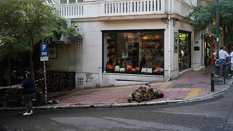 Ατύχημα στο Κολωνάκι: Λάθη παρκαδόρου τραυμάτισαν 12 άτομα