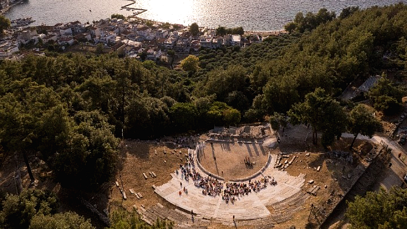 Η αναστηλωμένη αίγλη του αρχαίου θεάτρου της Θάσου επανέρχεται μετά από 14 χρόνια